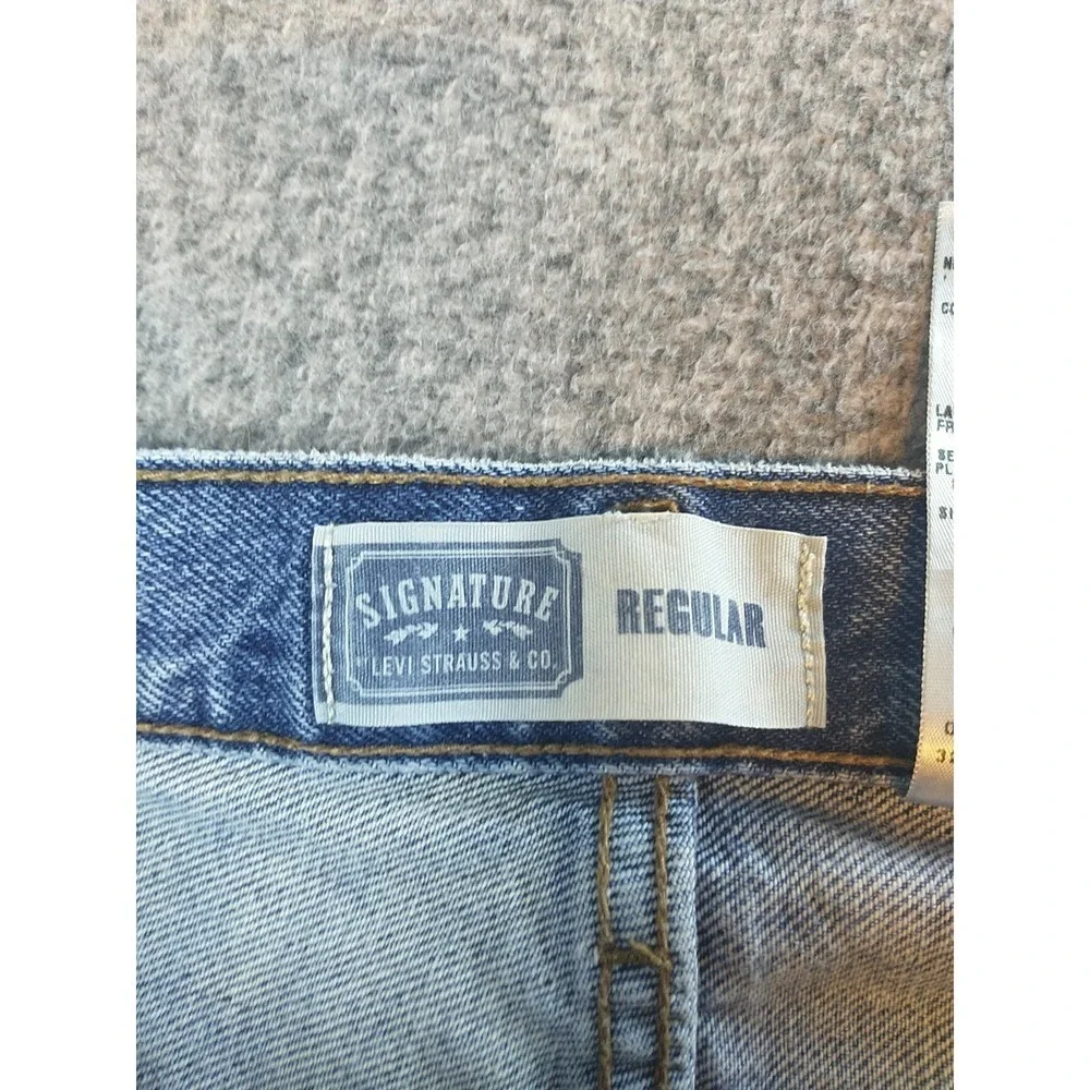 Signature Levi Strauss & Co Mens 36x27 Regular Fit Light Wash Blue Jeans Cotton
